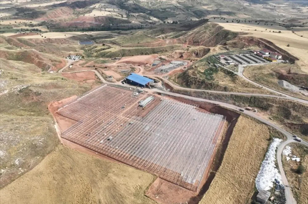 Sivas'ta 100 kişinin istihdam edileceği cam sera projesinde sona gelindi Sivas'ta 100 kişinin istihdam edileceği cam sera projesinde sona gelindi