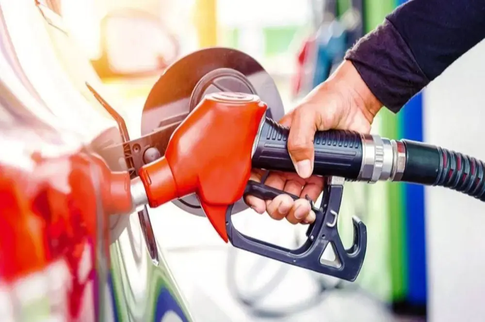 Küresel petrol arzı temmuzda yaklaşık 1 milyon varil azaldı Küresel petrol arzı temmuzda yaklaşık 1 milyon varil azaldı