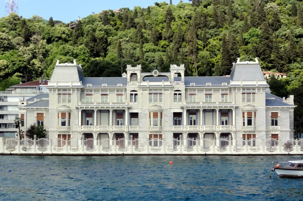 Art Nouveau sanayi devriminin İstanbul’daki sanatı Art Nouveau sanayi devriminin İstanbul’daki sanatı