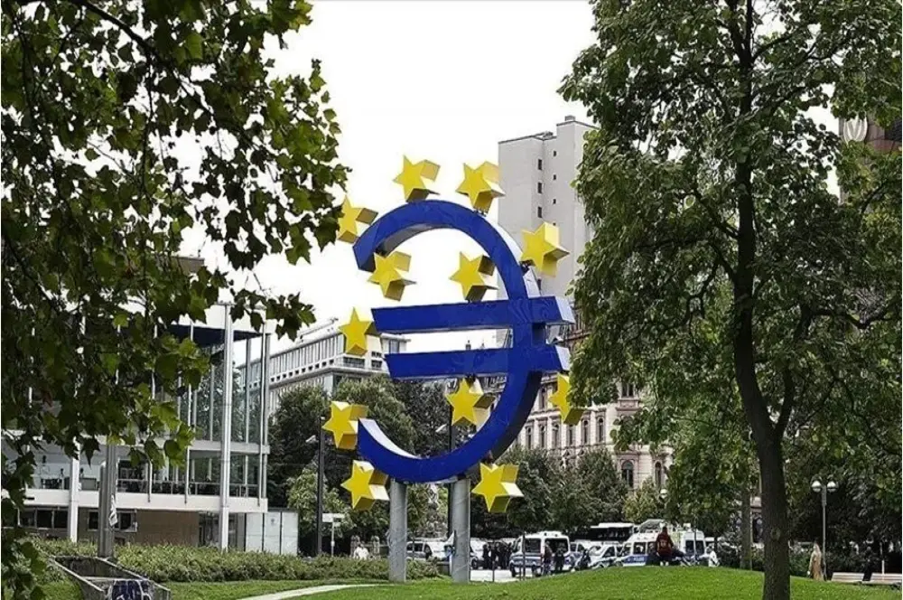 Euro Bölgesi’nde özel sektör faaliyetlerinde düşüş ağustosta devam etti Euro Bölgesi’nde özel sektör faaliyetlerinde düşüş ağustosta devam etti