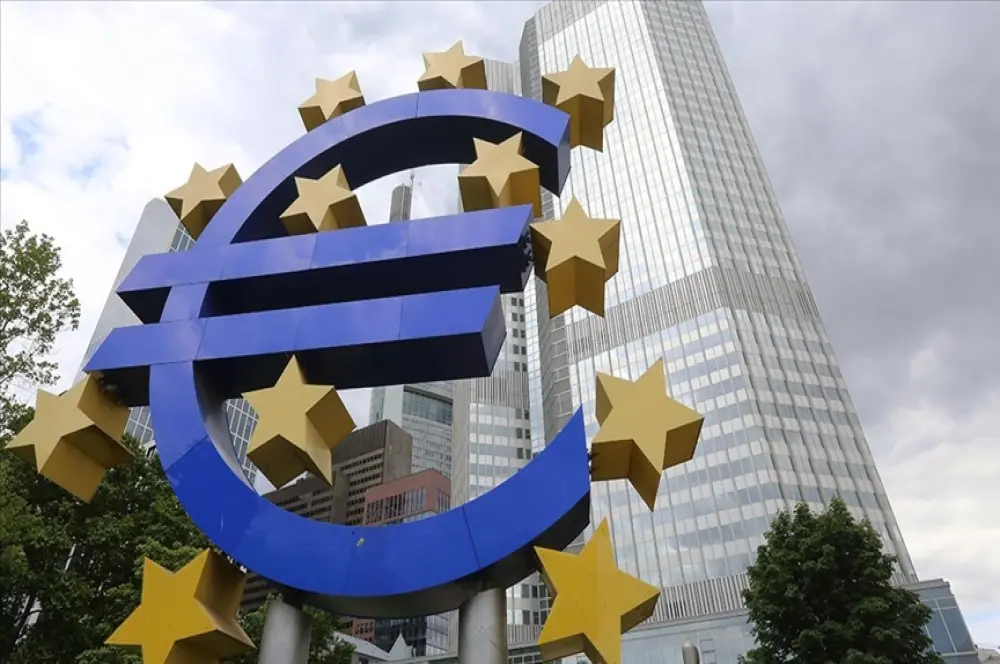 Euro Bölgesi'nde şirket kredilerindeki büyüme ivme kaybetmeye devam ediyor Euro Bölgesi'nde şirket kredilerindeki büyüme ivme kaybetmeye devam ediyor