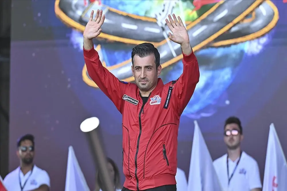 TEKNOFEST Yönetim Kurulu Başkanı Bayraktar: TEKNOFEST her yıl daha da büyüyecek TEKNOFEST Yönetim Kurulu Başkanı Bayraktar: TEKNOFEST her yıl daha da büyüyecek