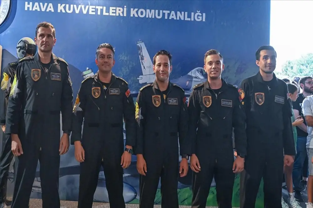 SOLOTÜRK pilotlarından Milli Muharip Uçak KAAN mesajı SOLOTÜRK pilotlarından Milli Muharip Uçak KAAN mesajı