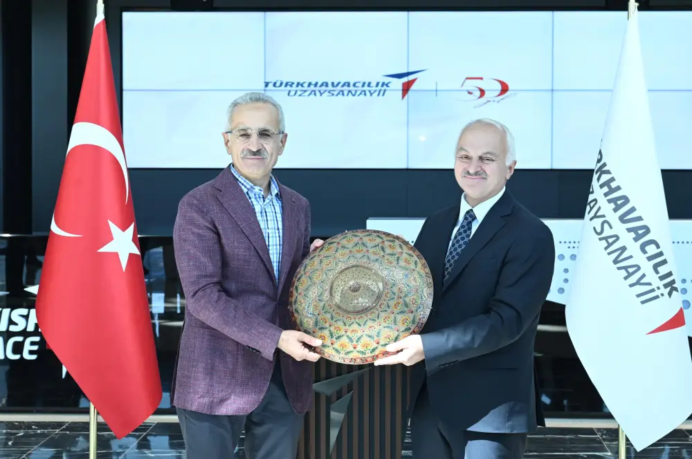 Ulaştırma ve Altyapı Bakanı Uraloğlu TUSAŞ’ı ziyaret etti Ulaştırma ve Altyapı Bakanı Uraloğlu TUSAŞ’ı ziyaret etti