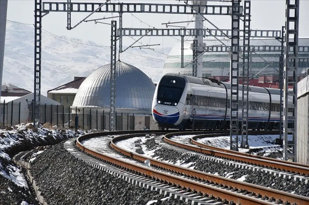 Hızlı tren hizmeti alan il sayısı 52'ye çıkacak Hızlı tren hizmeti alan il sayısı 52'ye çıkacak