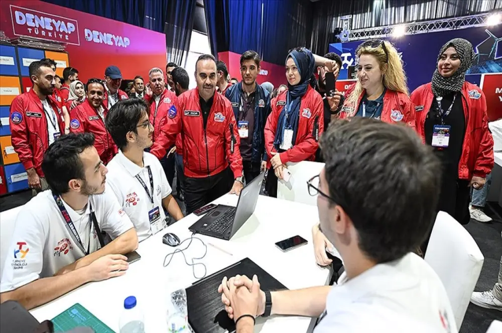 Türkiye'ye sıçrama getirecek olan, yüksek katma değerli üretimdir Türkiye'ye sıçrama getirecek olan, yüksek katma değerli üretimdir