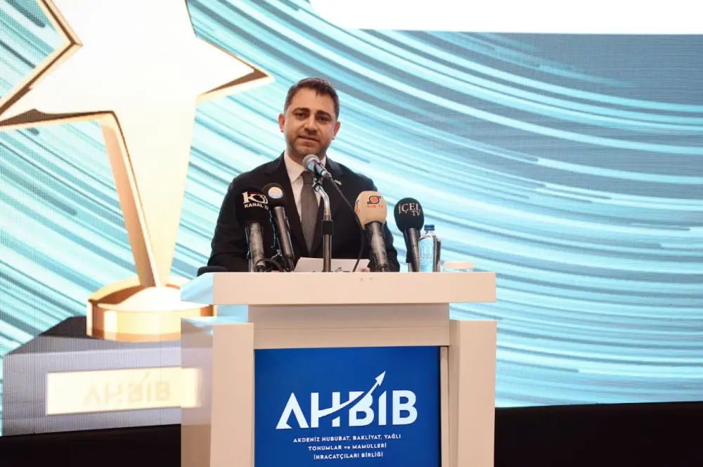 Akdeniz'de en fazla hububat ve bakliyat ihracatı yapan firmalar ödüllendirildi Akdeniz'de en fazla hububat ve bakliyat ihracatı yapan firmalar ödüllendirildi