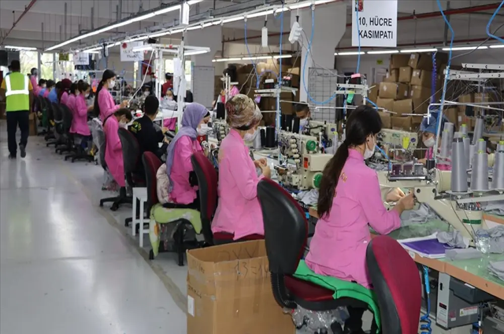 İŞKUR bu yılın 9 ayında yaklaşık 900 bin kişinin istihdamına aracılık etti İŞKUR bu yılın 9 ayında yaklaşık 900 bin kişinin istihdamına aracılık etti