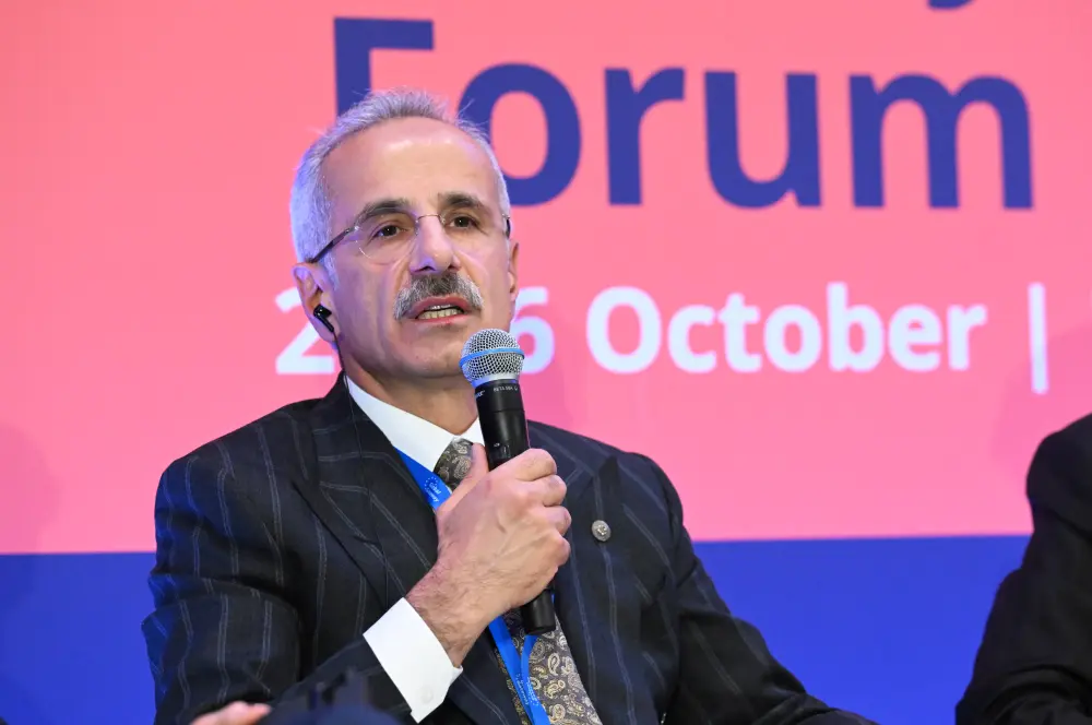 Türkiye, 2053'e kadar ulaşım altyapısına 168 milyar dolarlık yatırım planlıyor Türkiye, 2053'e kadar ulaşım altyapısına 168 milyar dolarlık yatırım planlıyor