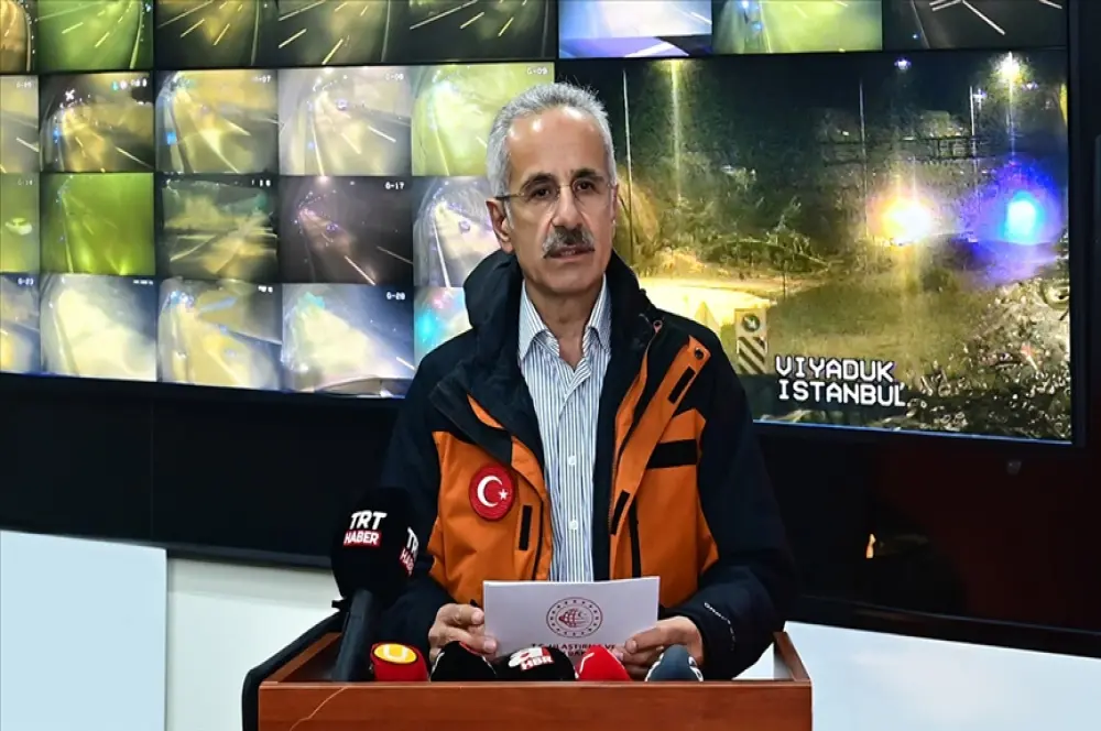 Yenilenen Bolu Dağı Tüneli yarın trafiğe açılıyor Yenilenen Bolu Dağı Tüneli yarın trafiğe açılıyor