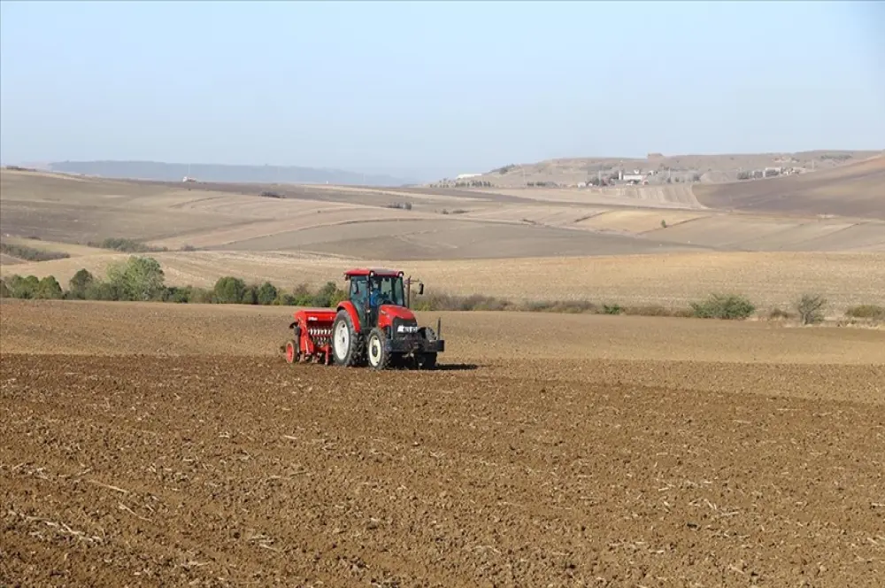 Tekirdağ'da çiftçilerin buğday ekim mesaisi başladı Tekirdağ'da çiftçilerin buğday ekim mesaisi başladı