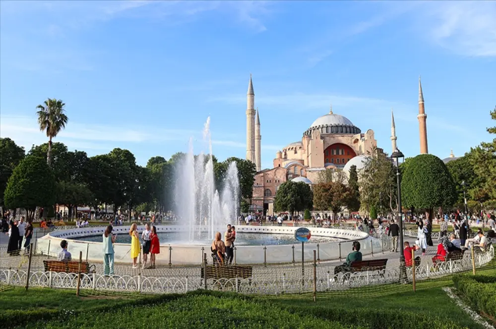 Ocak-eylül döneminde Türkiye’yi 45.2 milyon kişi ziyaret etti Ocak-eylül döneminde Türkiye’yi 45.2 milyon kişi ziyaret etti