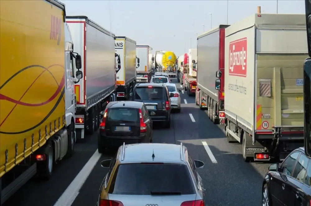 AB, kamyon ve otobüslerin emisyonlarını düşürecek AB, kamyon ve otobüslerin emisyonlarını düşürecek