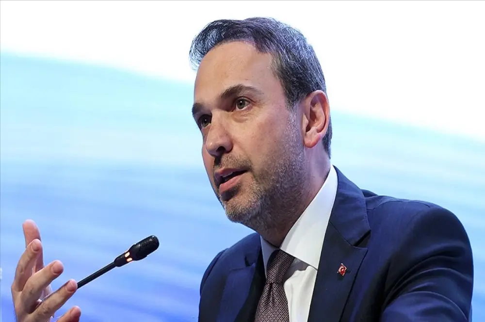 Bakan Bayraktar: Emisyonlarımızı toplam 100 milyon ton azaltmayı hedefliyoruz Bakan Bayraktar: Emisyonlarımızı toplam 100 milyon ton azaltmayı hedefliyoruz