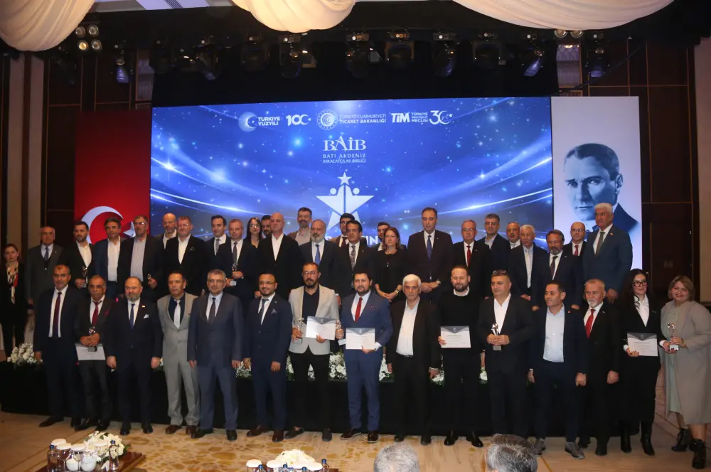 Batı Akdeniz'in başarılı ihracatçıları ödüllendirildi Batı Akdeniz'in başarılı ihracatçıları ödüllendirildi
