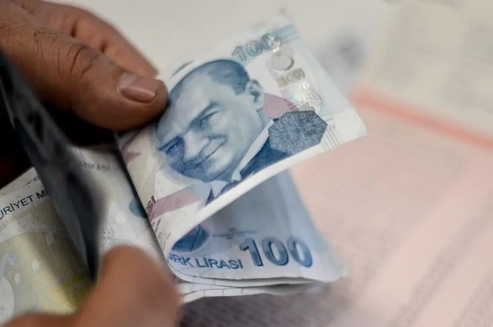 Çalışan emeklilere 5 bin lira ödemeleri yarın yapılacak Çalışan emeklilere 5 bin lira ödemeleri yarın yapılacak