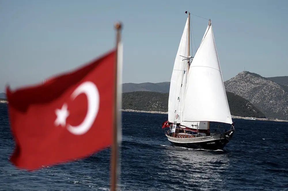 Türk bayrağına geçiş uygulaması sona erdi Türk bayrağına geçiş uygulaması sona erdi