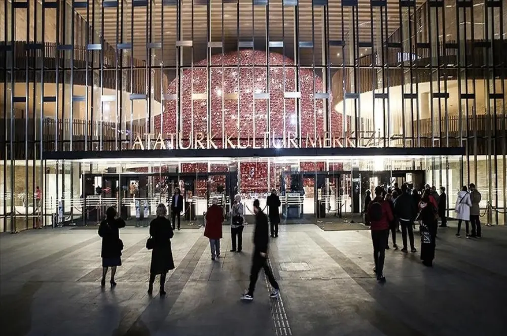 Tiyatro ve müzikal izleyicileri 2024'te AKM'de buluşacak Tiyatro ve müzikal izleyicileri 2024'te AKM'de buluşacak