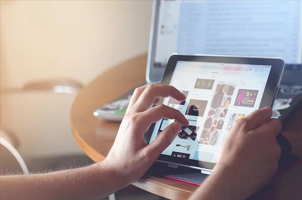 İnternet kullanan her 10 kişiden 4'ü internet reklamlarından etkileniyor İnternet kullanan her 10 kişiden 4'ü internet reklamlarından etkileniyor