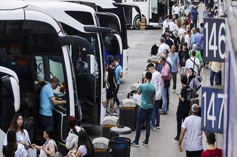 Büyük İstanbul Otogarı'ndan geçen yıl yaklaşık 16 milyon kişi yolculuk yaptı Büyük İstanbul Otogarı'ndan geçen yıl yaklaşık 16 milyon kişi yolculuk yaptı