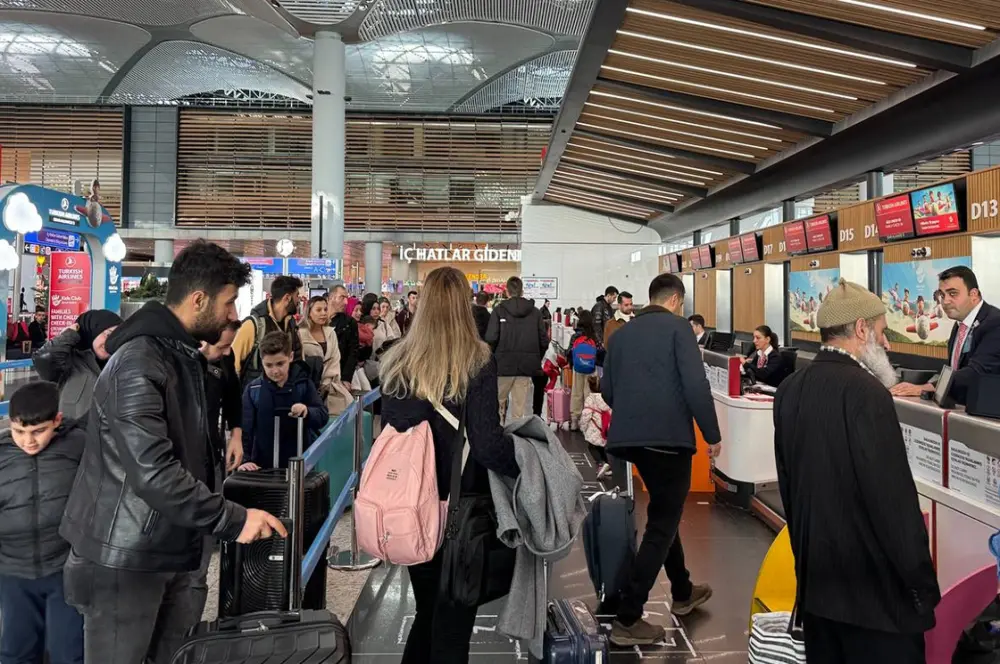 İstanbul Havalimanı'nda yarıyıl tatili yoğunluğu yaşanıyor İstanbul Havalimanı'nda yarıyıl tatili yoğunluğu yaşanıyor