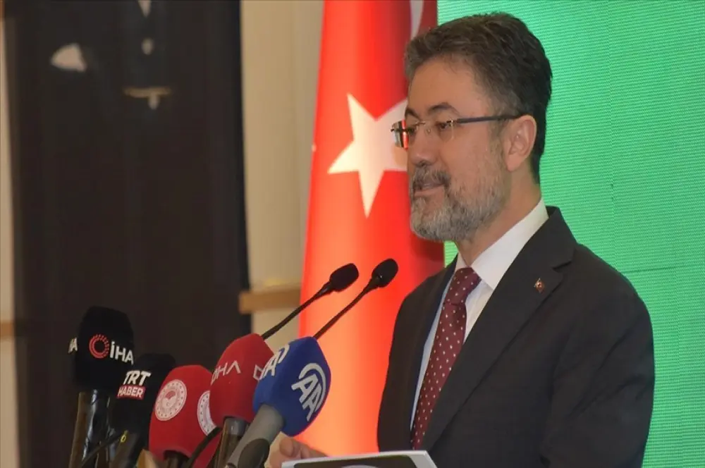 Son 21 yılda seracılık, piyasaya 9,4 milyon tonluk sebze ve meyve arz ediyor Son 21 yılda seracılık, piyasaya 9,4 milyon tonluk sebze ve meyve arz ediyor