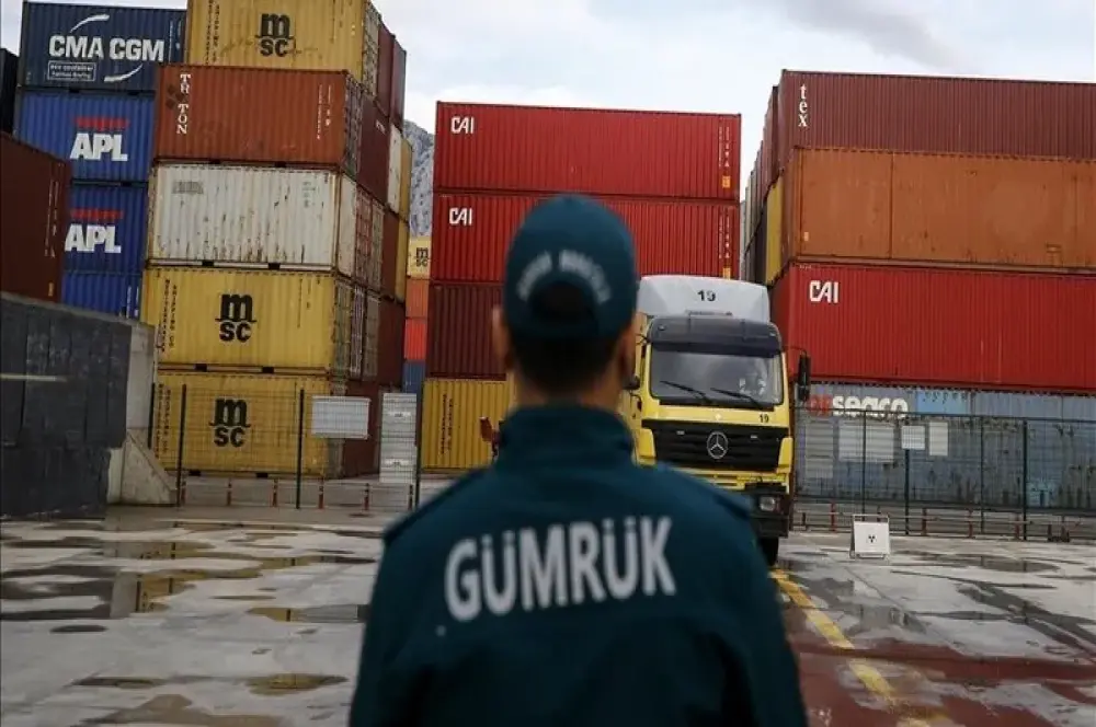 Gümrüklerde geçen yıl 2.5 milyar liralık tasfiyelik eşya ekonomiye kazandırıldı Gümrüklerde geçen yıl 2.5 milyar liralık tasfiyelik eşya ekonomiye kazandırıldı
