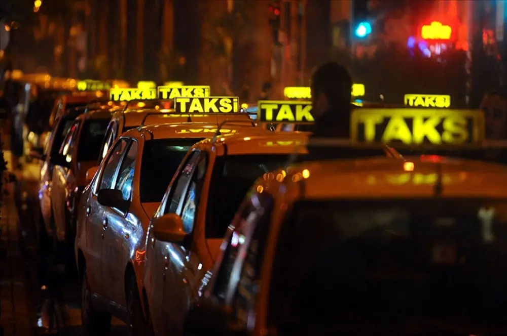 Ticari araç sürücülerinin yaş şartı düzenlemesinde süre 1 yıl uzatıldı
