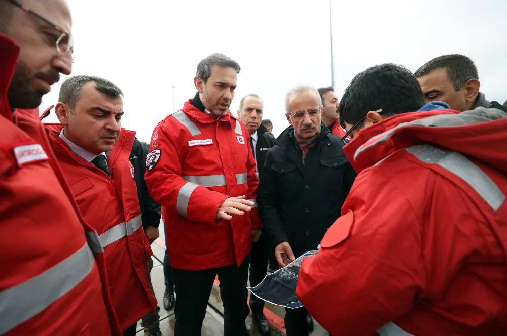 Bakan Bayraktar, Filyos Doğal Gaz İşleme Tesisi'nde incelemelerde bulundu Bakan Bayraktar, Filyos Doğal Gaz İşleme Tesisi'nde incelemelerde bulundu