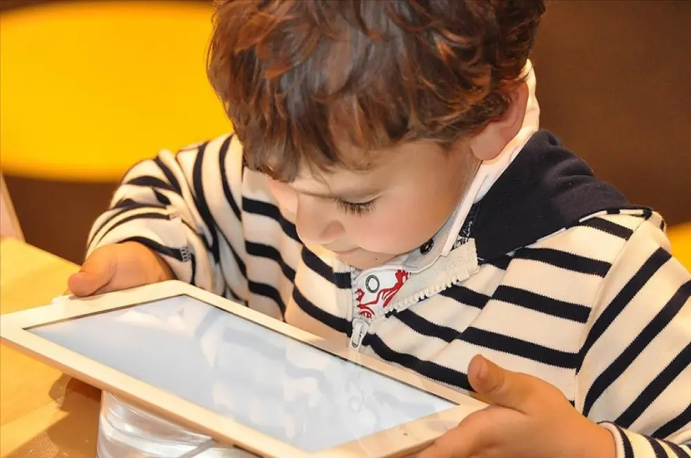 Çocukları dijital tehlikelerden korumak için 'Noktaları Birleştir' projesi Çocukları dijital tehlikelerden korumak için 'Noktaları Birleştir' projesi