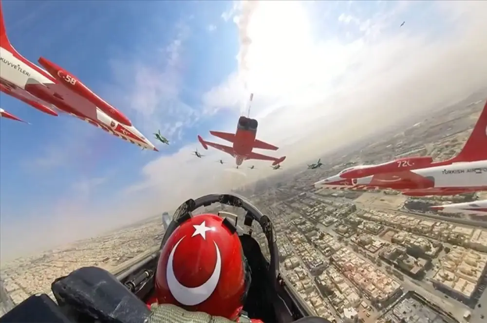 Türk Yıldızları Riyad'da gösteri uçuşu yaptı Türk Yıldızları Riyad'da gösteri uçuşu yaptı
