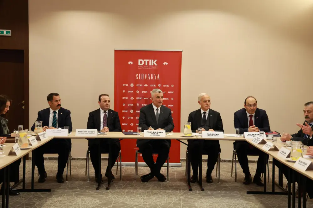 Bakan Bolat, Slovakya'da Dünya Türk İş Konseyi toplantısına katıldı Bakan Bolat, Slovakya'da Dünya Türk İş Konseyi toplantısına katıldı
