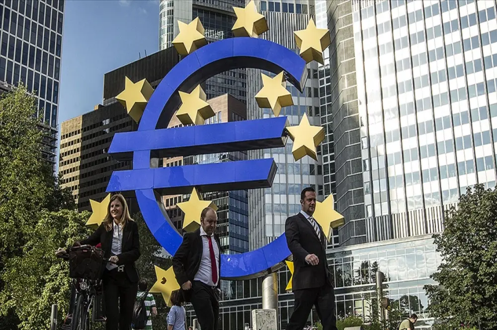 ECB tutanaklar: Yönetim Konseyi üyeleri faiz indirimini tartışmayı erken görüyor ECB tutanaklar: Yönetim Konseyi üyeleri faiz indirimini tartışmayı erken görüyor