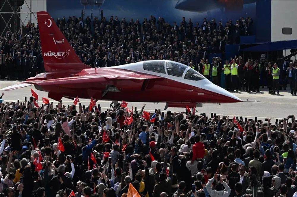 Yeni Türk Yıldızı' HÜRJET, gökyüzünde parlıyor Yeni Türk Yıldızı' HÜRJET, gökyüzünde parlıyor