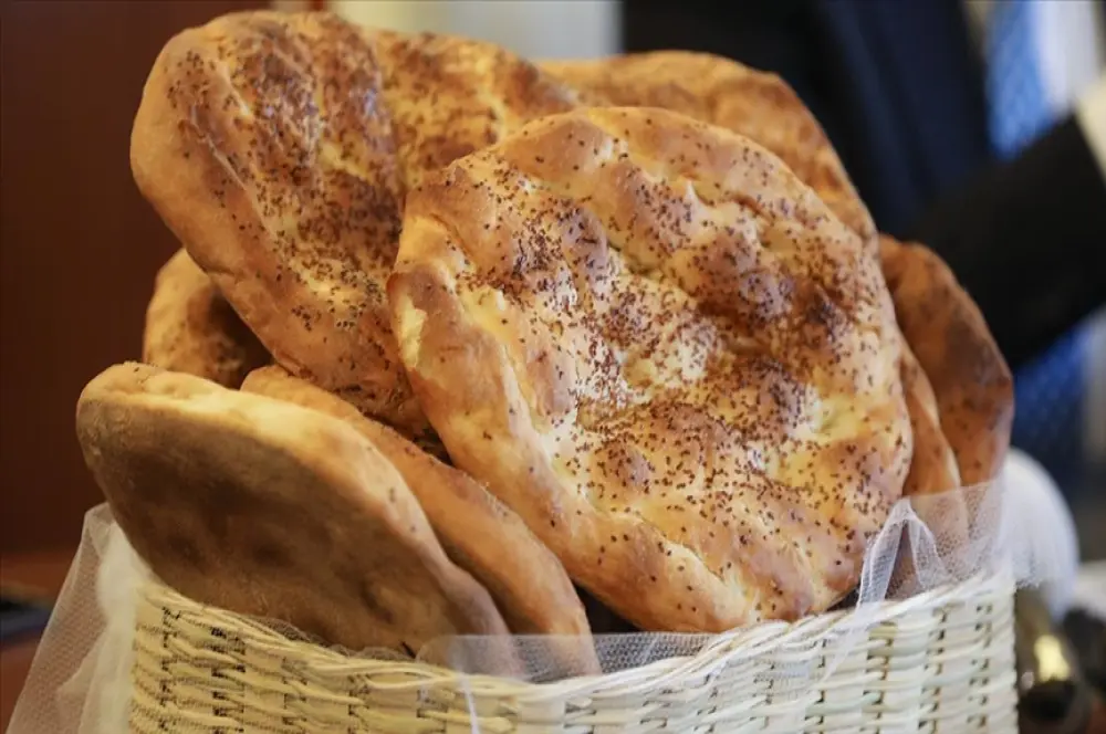 Ramazan pidesi İstanbul, Ankara ve Antalya'da 15 liradan satılacak Ramazan pidesi İstanbul, Ankara ve Antalya'da 15 liradan satılacak