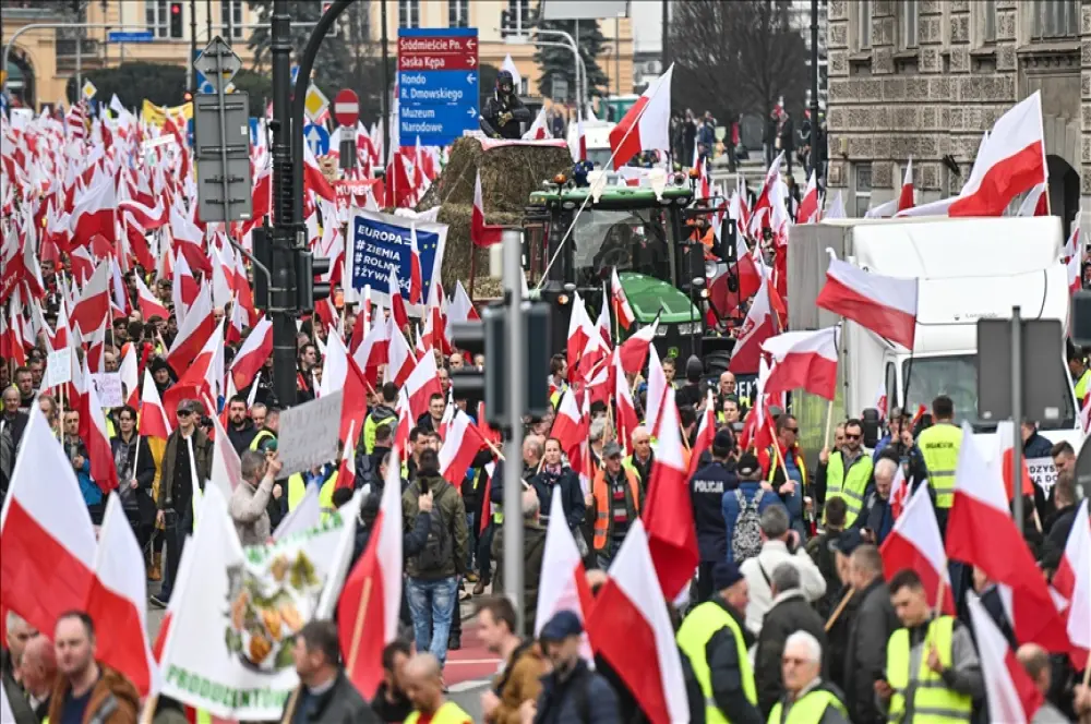 Polonya'da binlerce çiftçi, AB'nin tarım politikalarını protesto etti Polonya'da binlerce çiftçi, AB'nin tarım politikalarını protesto etti