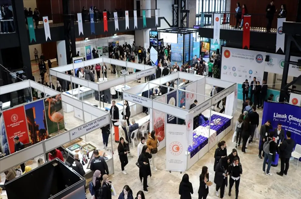 Marmara Kariyer Fuarı'nda dünyada ve Türkiye'de e-spor konuşuldu Marmara Kariyer Fuarı'nda dünyada ve Türkiye'de e-spor konuşuldu