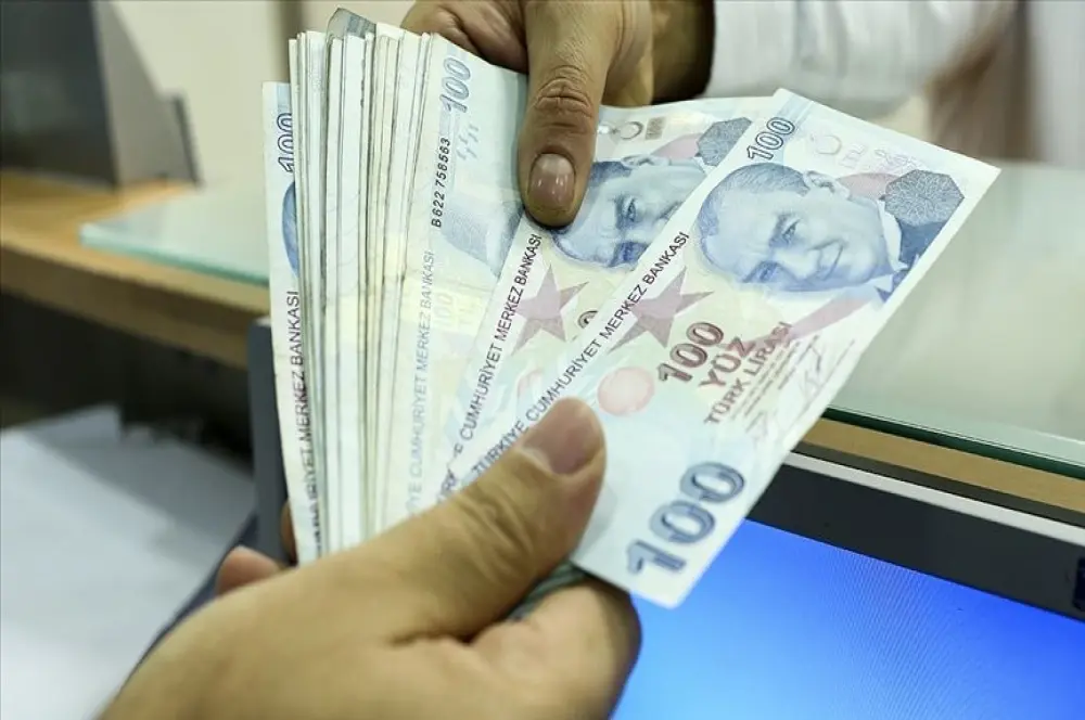 Emekli bayram ikramiyesi tutarı 2 bin liradan 3 bin liraya yükseltilecek Emekli bayram ikramiyesi tutarı 2 bin liradan 3 bin liraya yükseltilecek