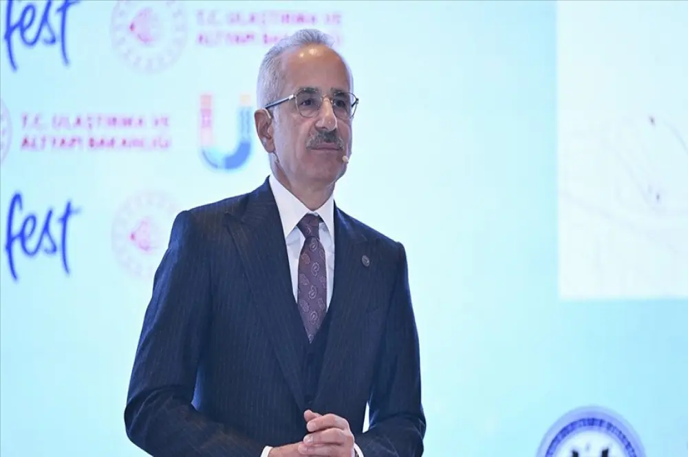 Bakan Uraloğlu: Muhtemelen 2026'da 5G'ye geçeceğiz Bakan Uraloğlu: Muhtemelen 2026'da 5G'ye geçeceğiz