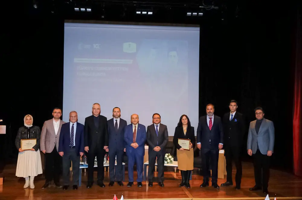 Türk Dünyası Cumhuriyet fikrine büyük destek verdi Türk Dünyası Cumhuriyet fikrine büyük destek verdi