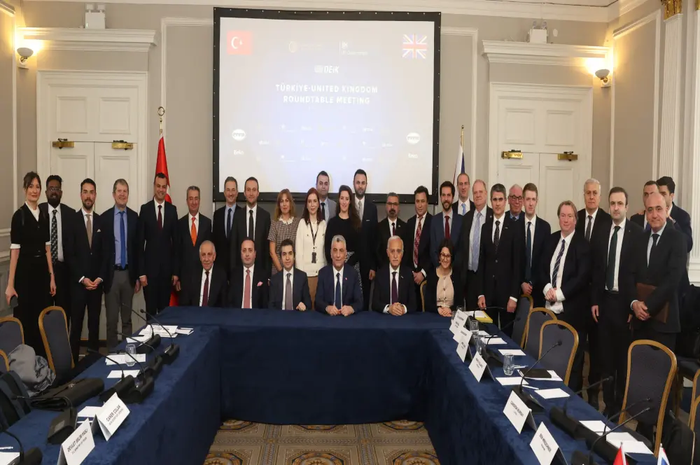 Ticaret Bakanı Bolat, Londra'da Türk ve İngiliz iş insanlarıyla bir araya geldi Ticaret Bakanı Bolat, Londra'da Türk ve İngiliz iş insanlarıyla bir araya geldi
