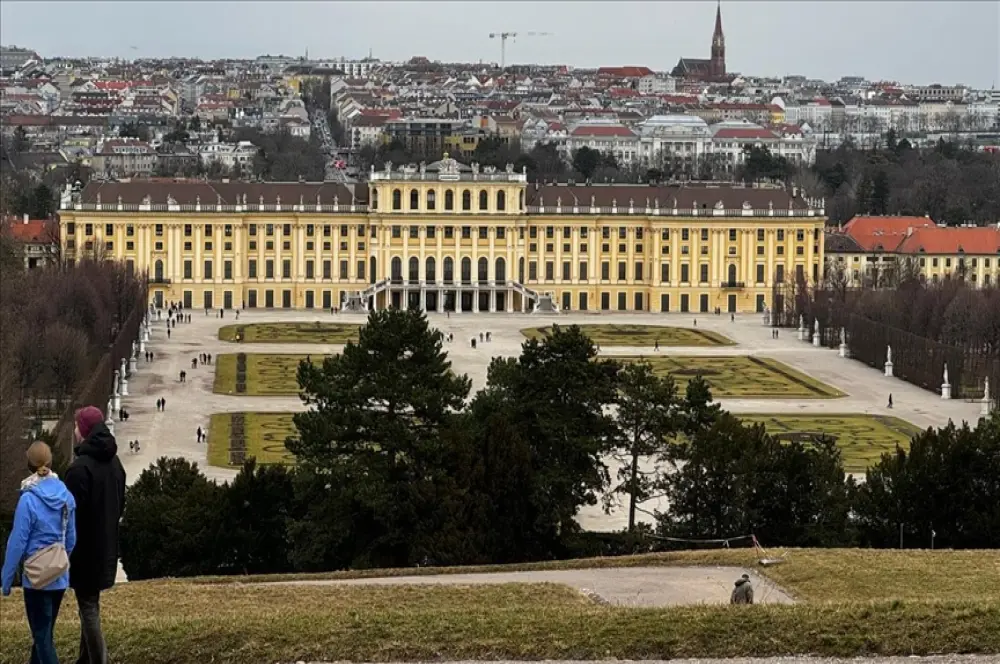 Viyana'ya giden turistlerin gözdesi: Schönbrunn Sarayı Viyana'ya giden turistlerin gözdesi: Schönbrunn Sarayı