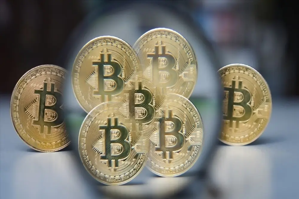 Bitcoin'in fiyatı kâr satışlarının devam etmesiyle 63 bin dolara geriledi Bitcoin'in fiyatı kâr satışlarının devam etmesiyle 63 bin dolara geriledi