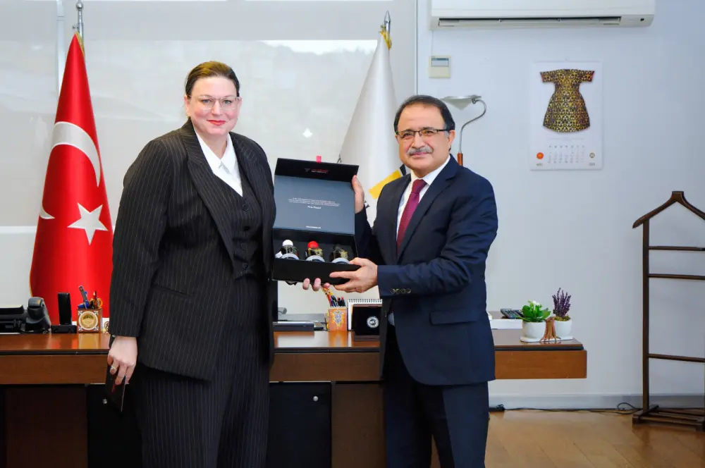 Diplomatlar geleceğin diplomatlarıyla buluşuyor Diplomatlar geleceğin diplomatlarıyla buluşuyor