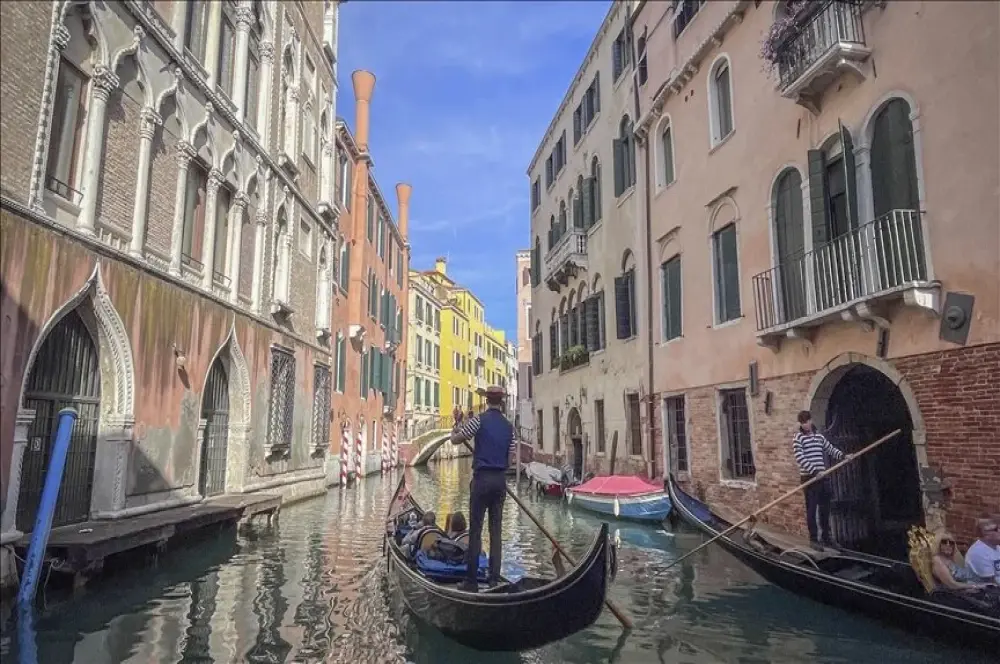 Venedik'e günübirlik gelen turistlerden giriş ücreti uygulaması başlıyor Venedik'e günübirlik gelen turistlerden giriş ücreti uygulaması başlıyor
