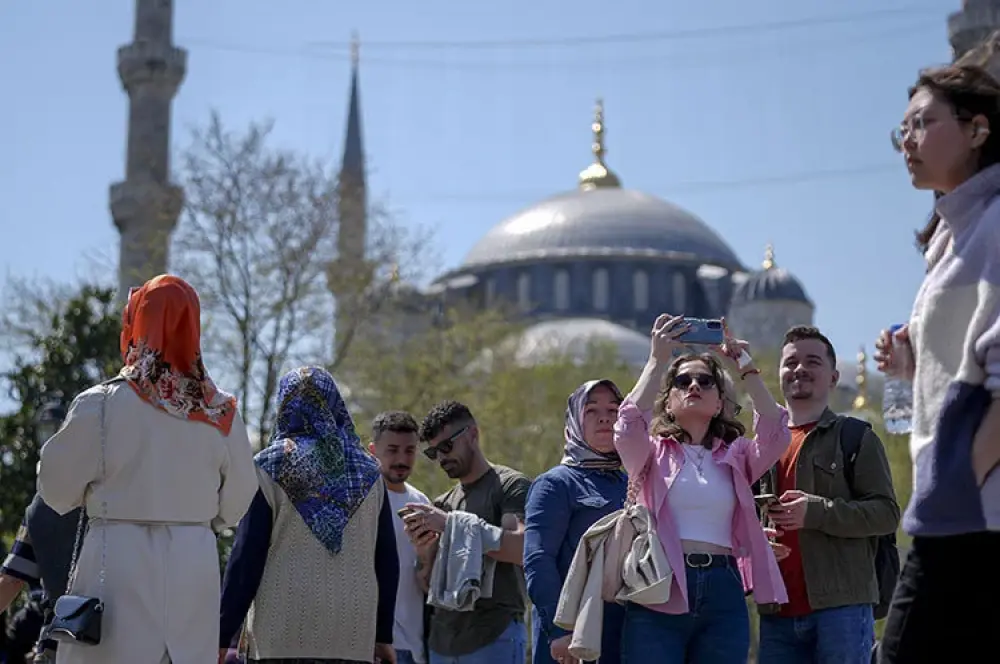 İstanbul'da tarihi yarımadadaki turistik mekanlarda bayram yoğunluğu İstanbul'da tarihi yarımadadaki turistik mekanlarda bayram yoğunluğu
