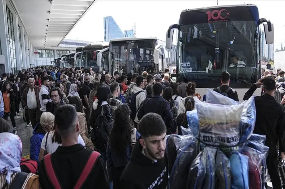Fahiş fiyatlarla bilet satan otobüs firmalarına 5,3 milyon lira ceza kesildi Fahiş fiyatlarla bilet satan otobüs firmalarına 5,3 milyon lira ceza kesildi