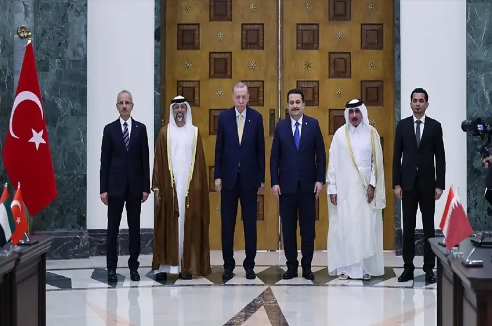 Türkiye, Irak, Katar ve BAE arasında "Kalkınma Yolu" mutabakat zaptı imzalandı Türkiye, Irak, Katar ve BAE arasında "Kalkınma Yolu" mutabakat zaptı imzalandı