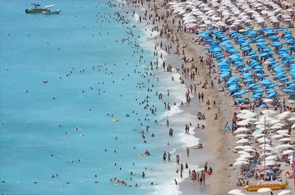 Yerli turistler geçen yıl seyahate 229,8 milyar lira harcadı Yerli turistler geçen yıl seyahate 229,8 milyar lira harcadı