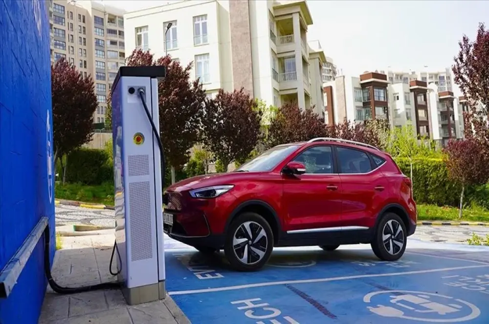 Elektrikli araçlara talep, konut sitelerinde şarj istasyonu sayısını da artırdı Elektrikli araçlara talep, konut sitelerinde şarj istasyonu sayısını da artırdı